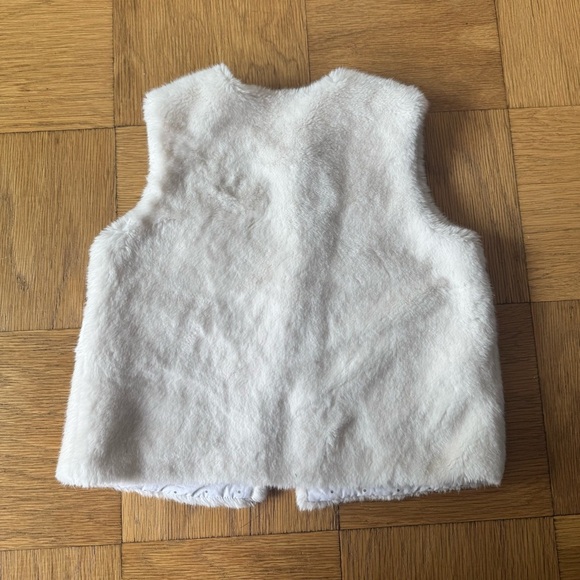Jacadi Kids Girls Size 10 Faux Fur White Sleeveless Jacket Shrug Snap Closure - Picture 2 of 7